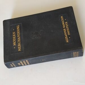 Modern Merchandising: Store Management and Business Organization - 1927